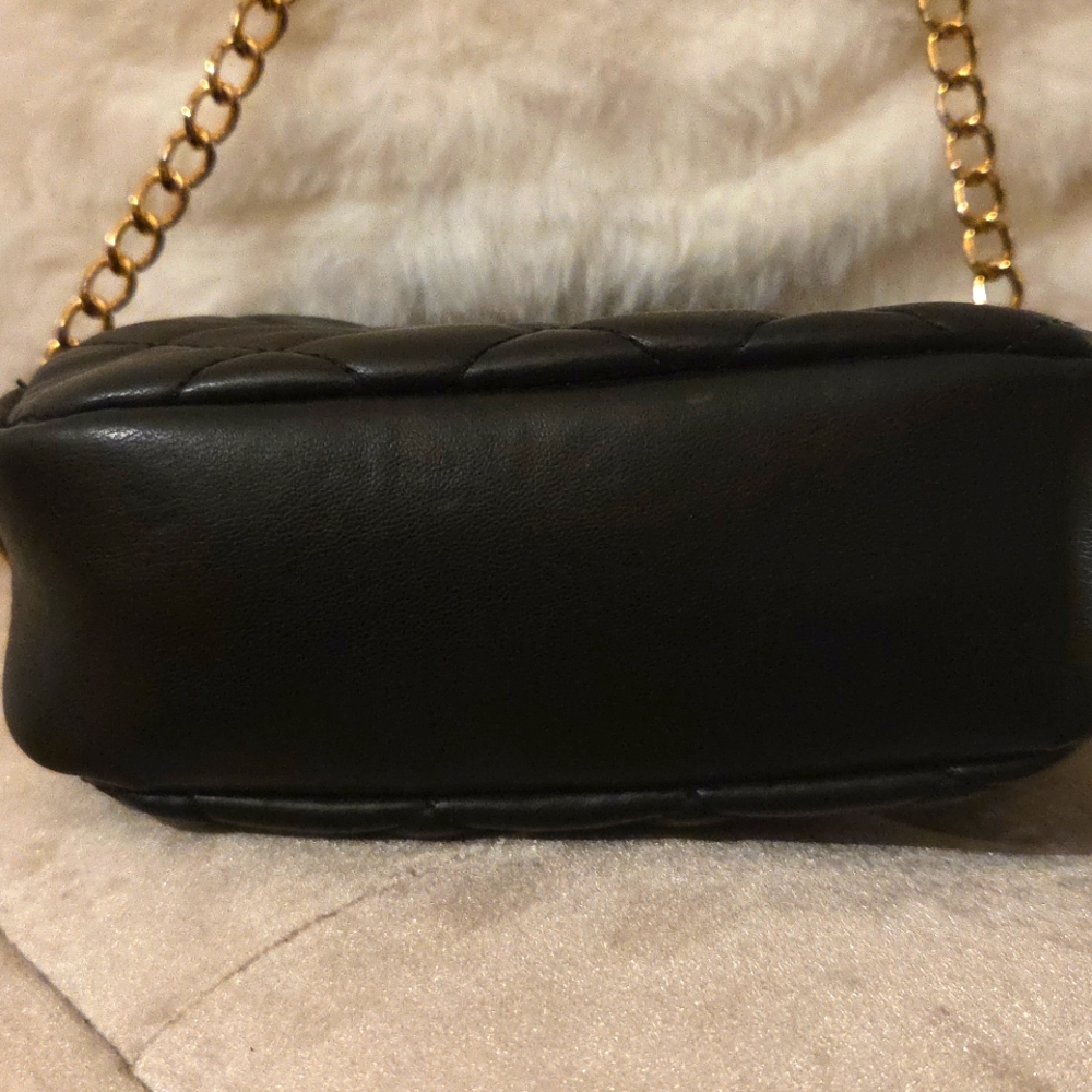 Badgley Mischka Elegant Black Quilted Shoulder Bag With Long Gold Chain Strap - Picture 7 of 8